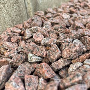 Svensk tumlad röd granit