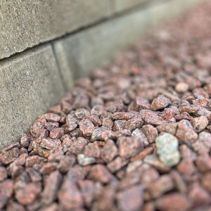 svensk tumlad röd granit