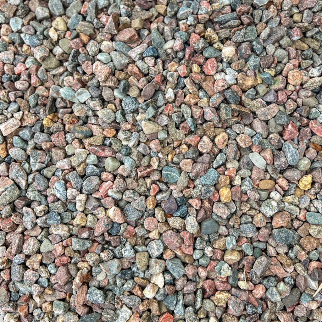 Huvudbild på Gårdsgrus RödGrå med naturliga röda och grå färgtoner