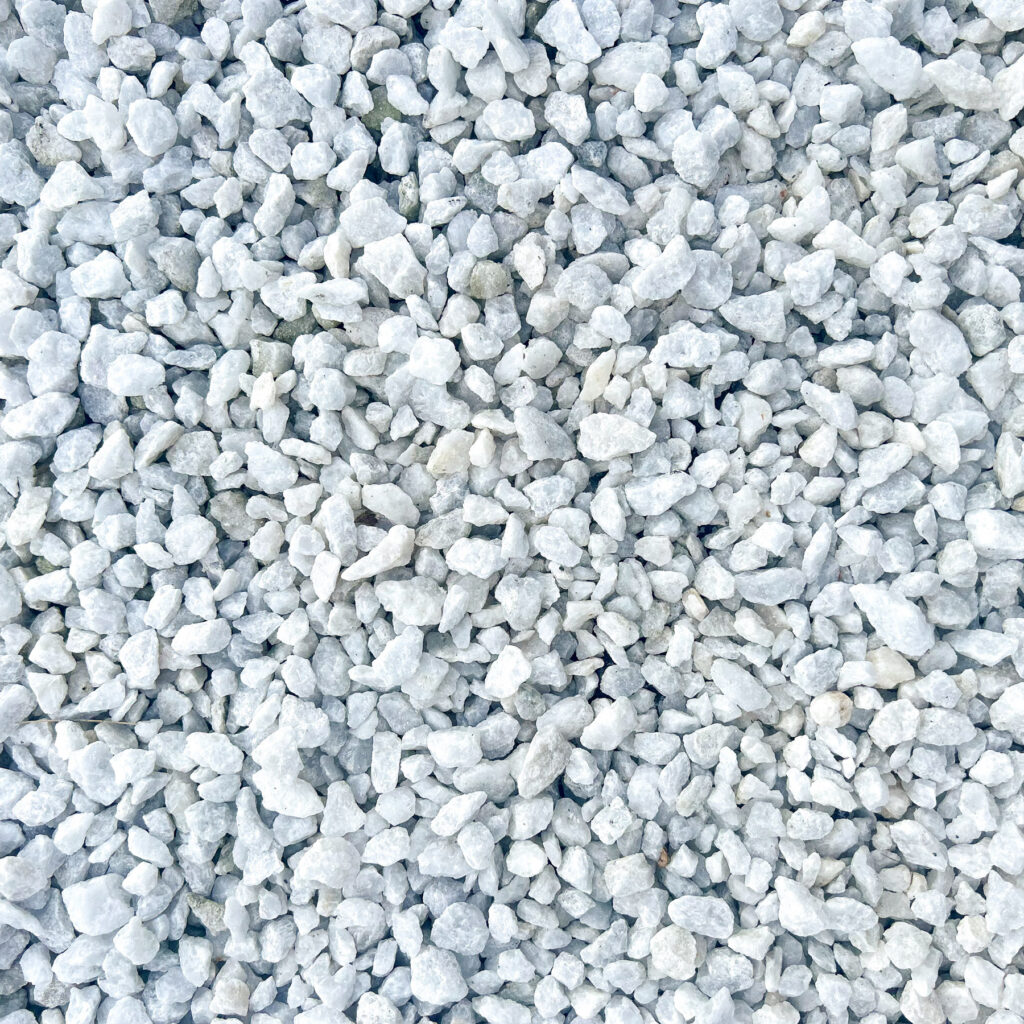 Nordisk Vit dekorsten med rena vita naturtoner